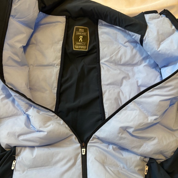 On Running Climate Jacket Size Small Like New Stratosphere | Navy - Picture 8 of 15